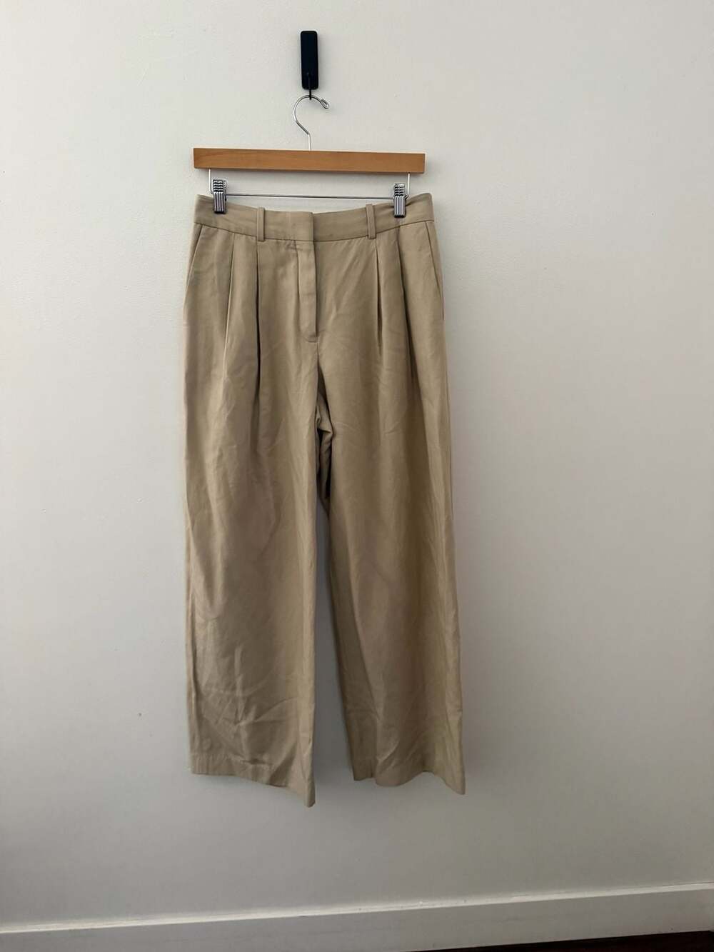 ARITZIA - Babaton Pleated Wide-Leg Pants Size 4 Camel